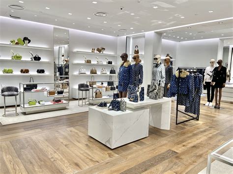 schiphol verkoopt michael kors|Michael Kors Store .